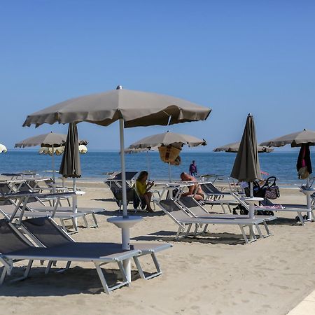 Hotel Commodore Cervia Extérieur photo