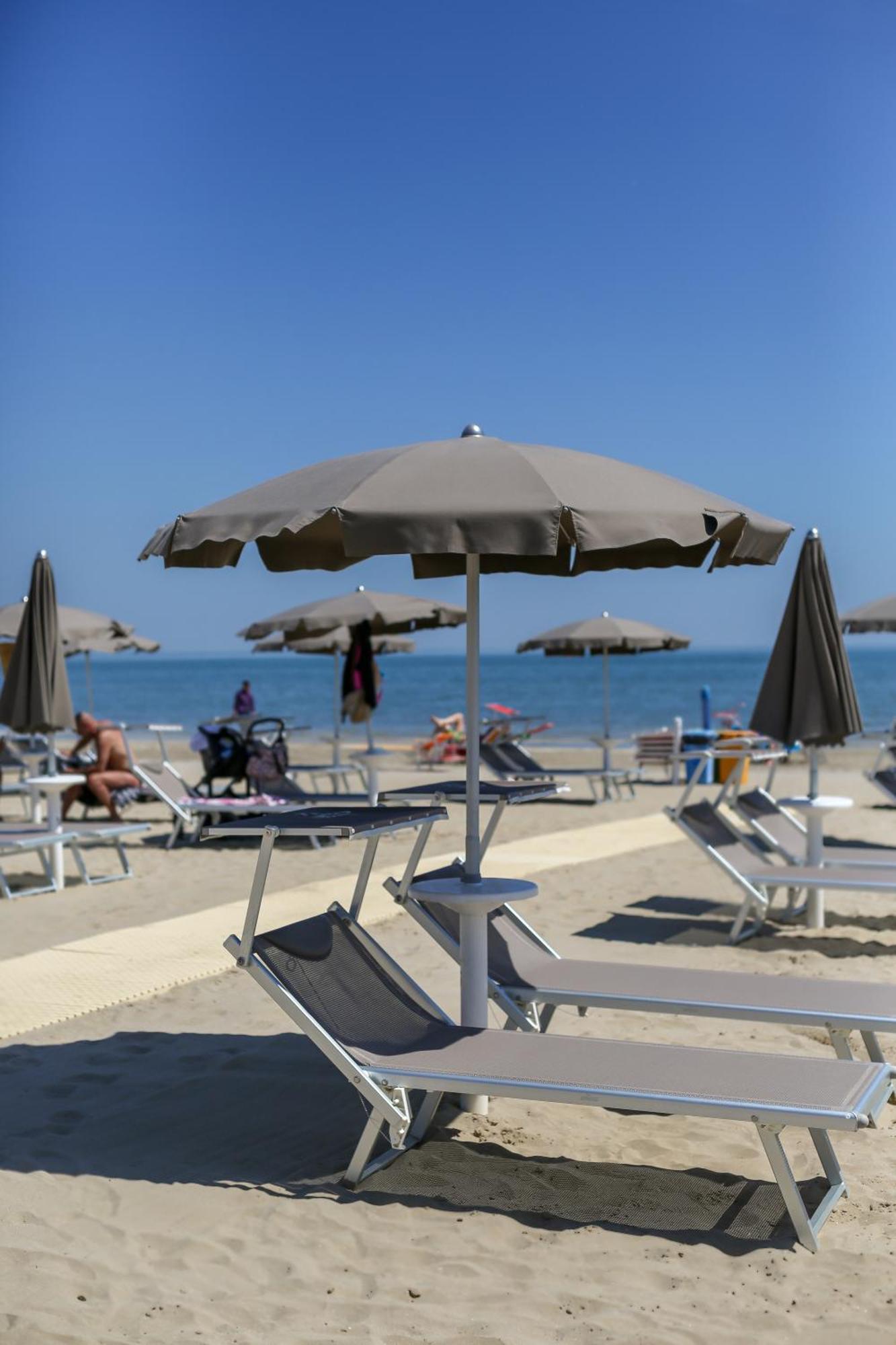 Hotel Commodore Cervia Extérieur photo